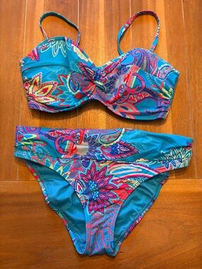 Turquoise and White bikini Top - Size 36DD and bottoms size xl